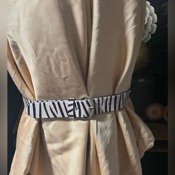 LOFT Accessories - Women's LOFT  Zebra Belt cream and brown size M, RN 140923